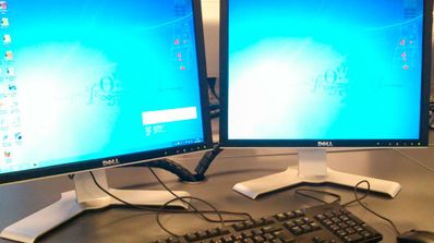 dos monitores