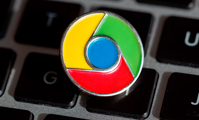 Navegador Chrome sobre teclado