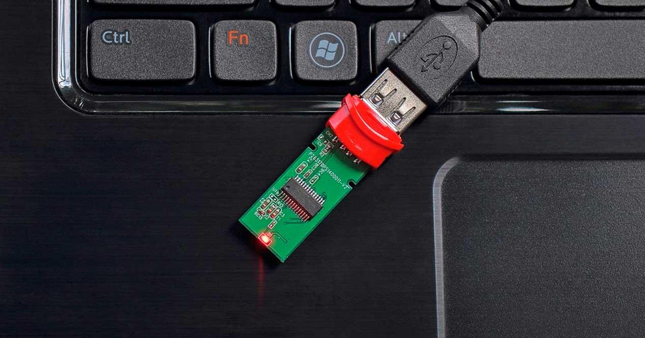 Memoria USB conectada a PC