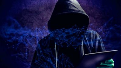 Hacker con tablet