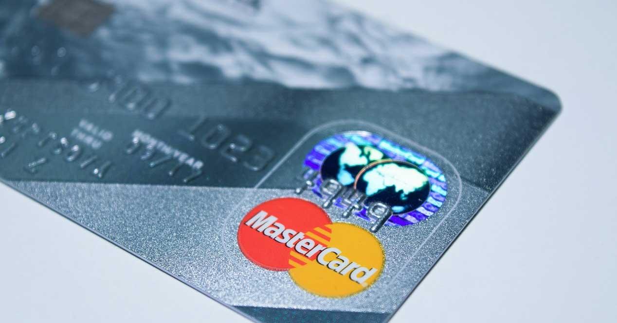 4 motivos para no usar una tarjeta de crédito al comprar online (y uno para usarla siempre) thumbnail