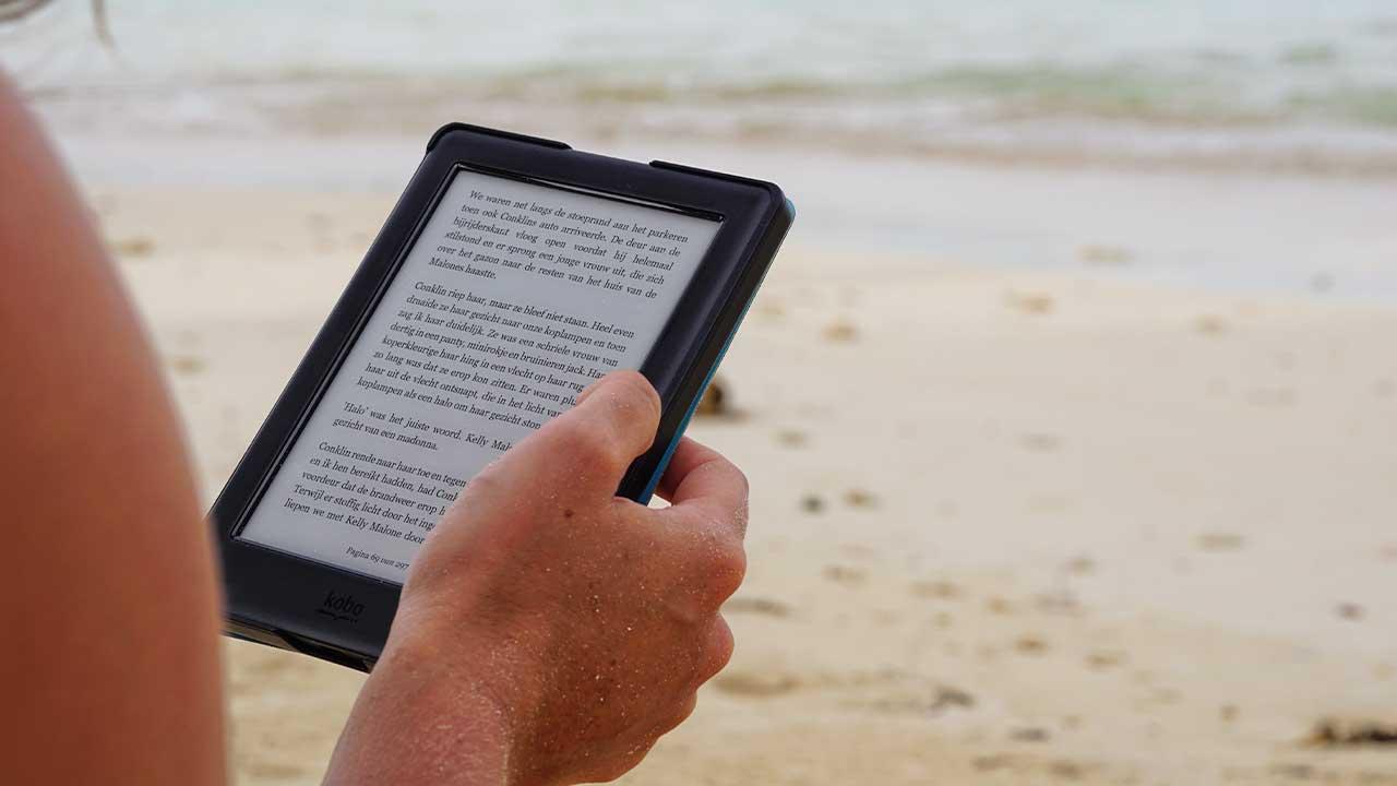 Leer Kindle en la playa
