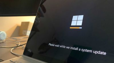 Ordenador actualizando Windows