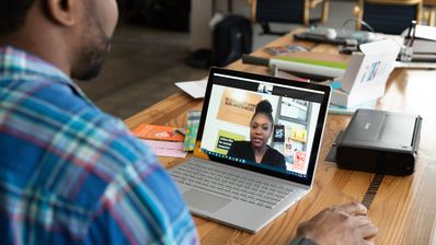 Configurar Micrófono, webcam y auriculares predeterminados en Windows