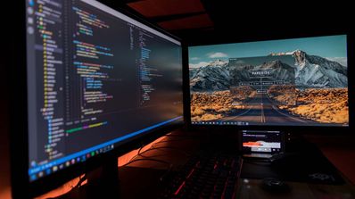 Dos monitores conectados a un PC