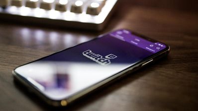 Móvil con la aplicación Twitch