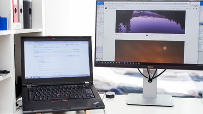 Portátil conectado a un monitor