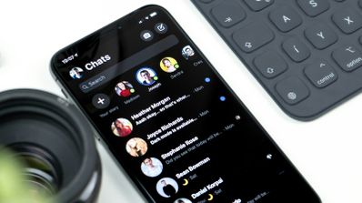 WhatsApp en móvil y iPad