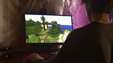 Persona jugando a Minecraft