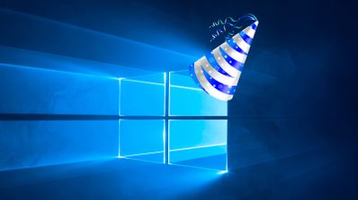 Imagen del logotipo de Windows 10 con un gorro de cumpleaños para celebrar su décimo aniversario