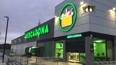 supermercado mercadona por la noche