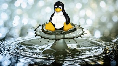agua con logo de linux