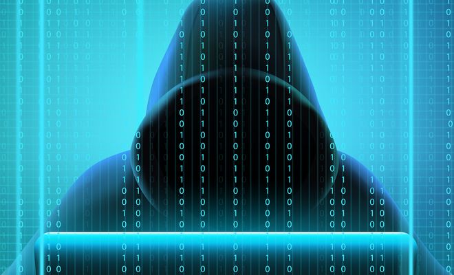 Hacker de Windows rodeado de código fuente.
