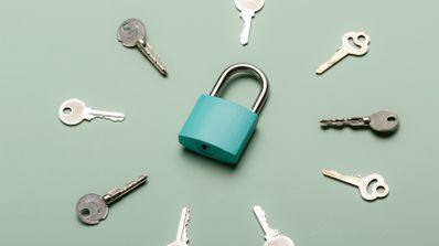 Candado y llaves que simbolizan la seguridad de las passkeys en Windows 11.