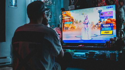 pantalla con fortnite