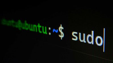 Terminal de Linux mostrando el comando sudo en pantalla.