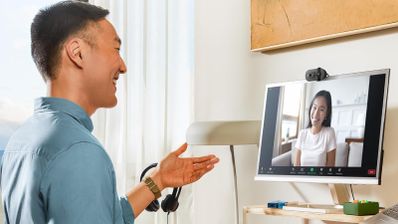Videoconferencia en un PC con una webcam compatible con Windows Hello