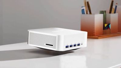 Mini PC en oferta en Amazon flotando.