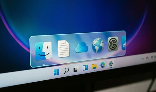 Primer plano de Aero Dock sobre la barra de tareas de Windows con iconos de estilo clásico en una caja translúcida.