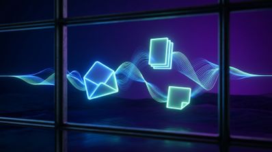 Iconos brillantes de un sobre, documentos y una nota sobre una onda de sonido en un entorno digital azul y violeta.
