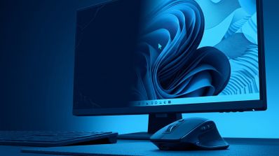 Escritorio de Windows 11 mostrando un fondo de pantalla negro sólido por un error de actualización