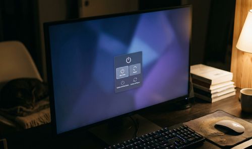 Menú de energía en pantalla de ordenador con opciones separadas para apagar, reiniciar y actualizar el sistema.