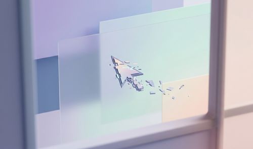 Ilustración conceptual de un puntero de ratón fragmentándose en píxeles sobre un fondo de capas abstractas en tonos pastel.