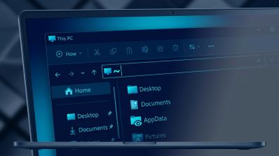 Interfaz del Explorador de archivos de Windows 11 mostrando el símbolo de virgulilla en la barra de direcciones.