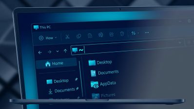 Interfaz del Explorador de archivos de Windows 11 mostrando el símbolo de virgulilla en la barra de direcciones.