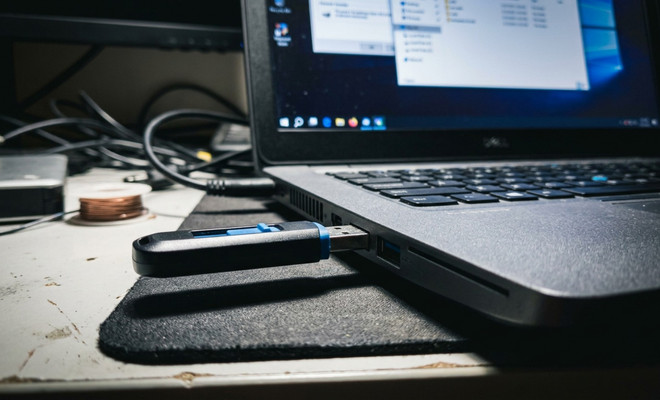 LivePE Windows: la ISO con múltiples herramientas que arranca desde una memoria USB para recuperar equipos dañados