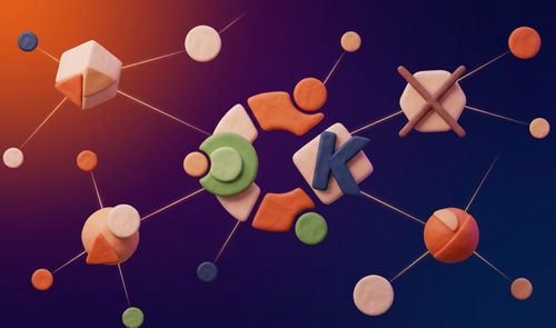 Composición artística con figuras geométricas tridimensionales que representan los logotipos de Ubuntu, Ubuntu MATE y la letra K de Kubuntu sobre un fondo degradado.