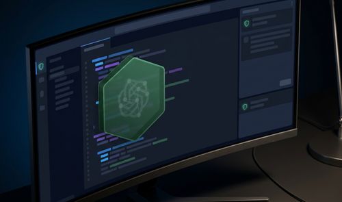 Monitor que muestra la interfaz de Visual Studio Code con un icono de red neuronal protegido por un hexágono verde traslúcido y símbolos de seguridad en los paneles laterales.