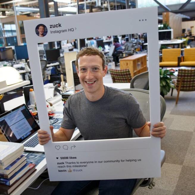 Mark Zuckerberg tapando su webcam